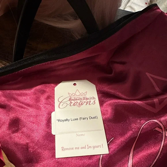 Chelsey Smith Crowns Royalty Luxe in Fairy Dust - Picture 3 of 5